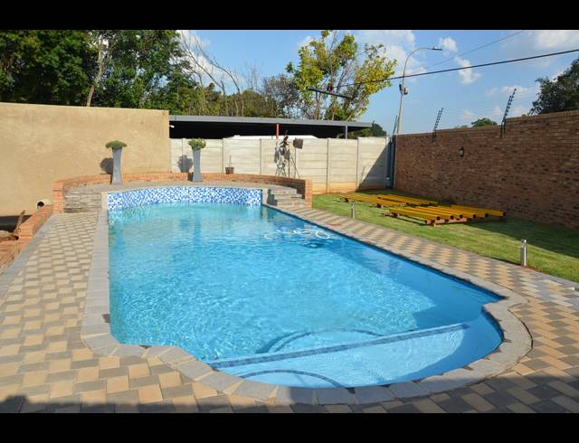6 BEDROOM HOUSE FOR SALE IN DISCOVERY